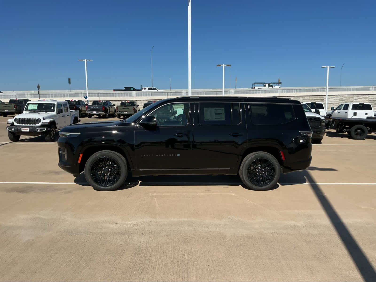 New 2026 High Gloss Black Exterior Paint Jeep Limited Reserve image 10