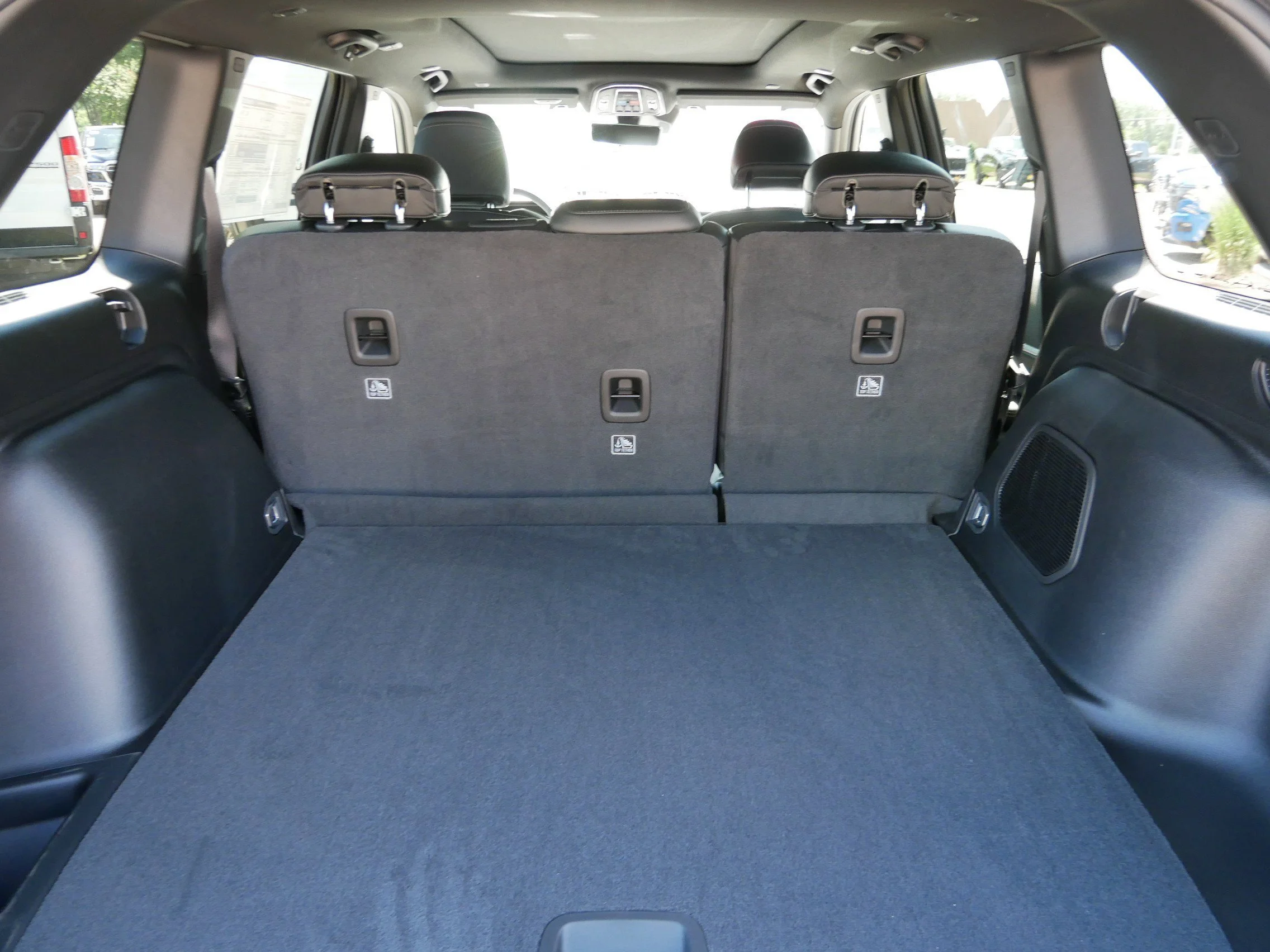 New 2026 Baltic Gray Metallic Clear-Coat Exterior Paint Jeep Limited image 11