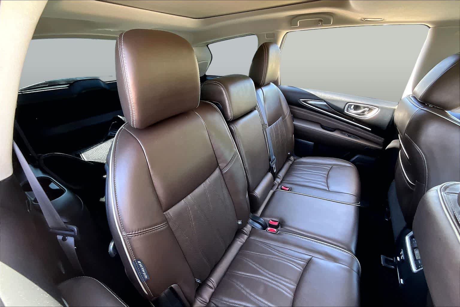 Used 2020 Majestic White INFINITI LUXE image 19