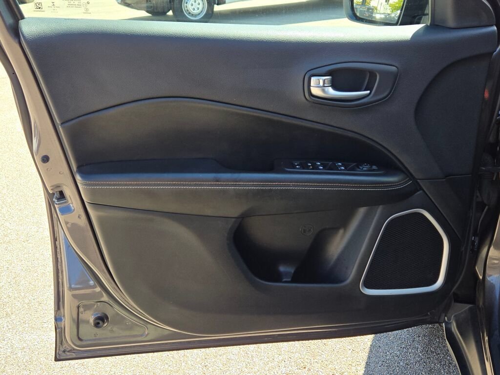 Used 2018 Gray Jeep Latitude image 18