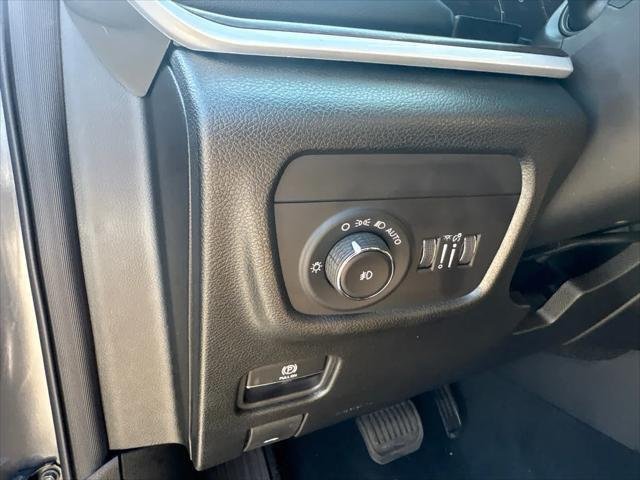 New 2026 Baltic Gray Metallic Clear-Coat Exterior Paint Jeep Limited image 21