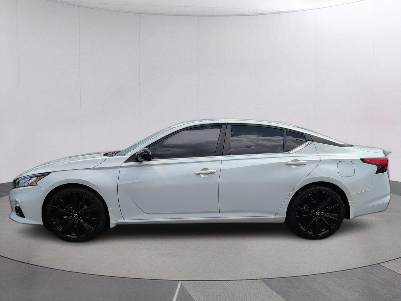 Used 2022 Pearl White TriCoat Nissan 2.5 SR image 2