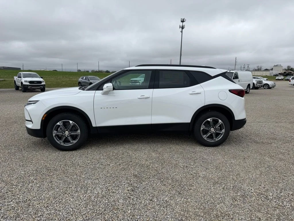 New 2026 Summit White Chevrolet 3LT image 6