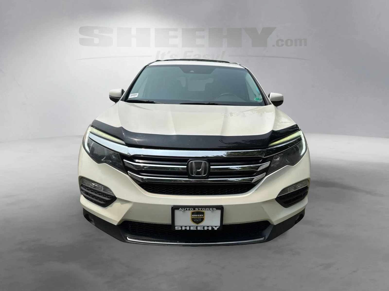 Used 2017 White Diamond Pearl Honda Touring image 18