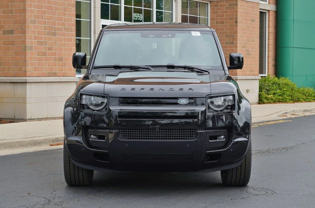 Certified Used 2025 Black Land Rover X-Dynamic SE image 4