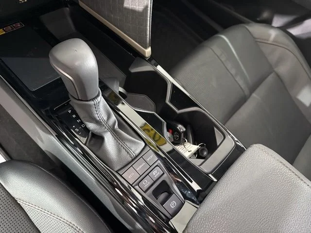 Used 2025  Toyota XLE image 22
