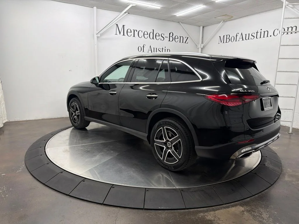 New 2027 Black Mercedes-Benz GLC 300 image 5