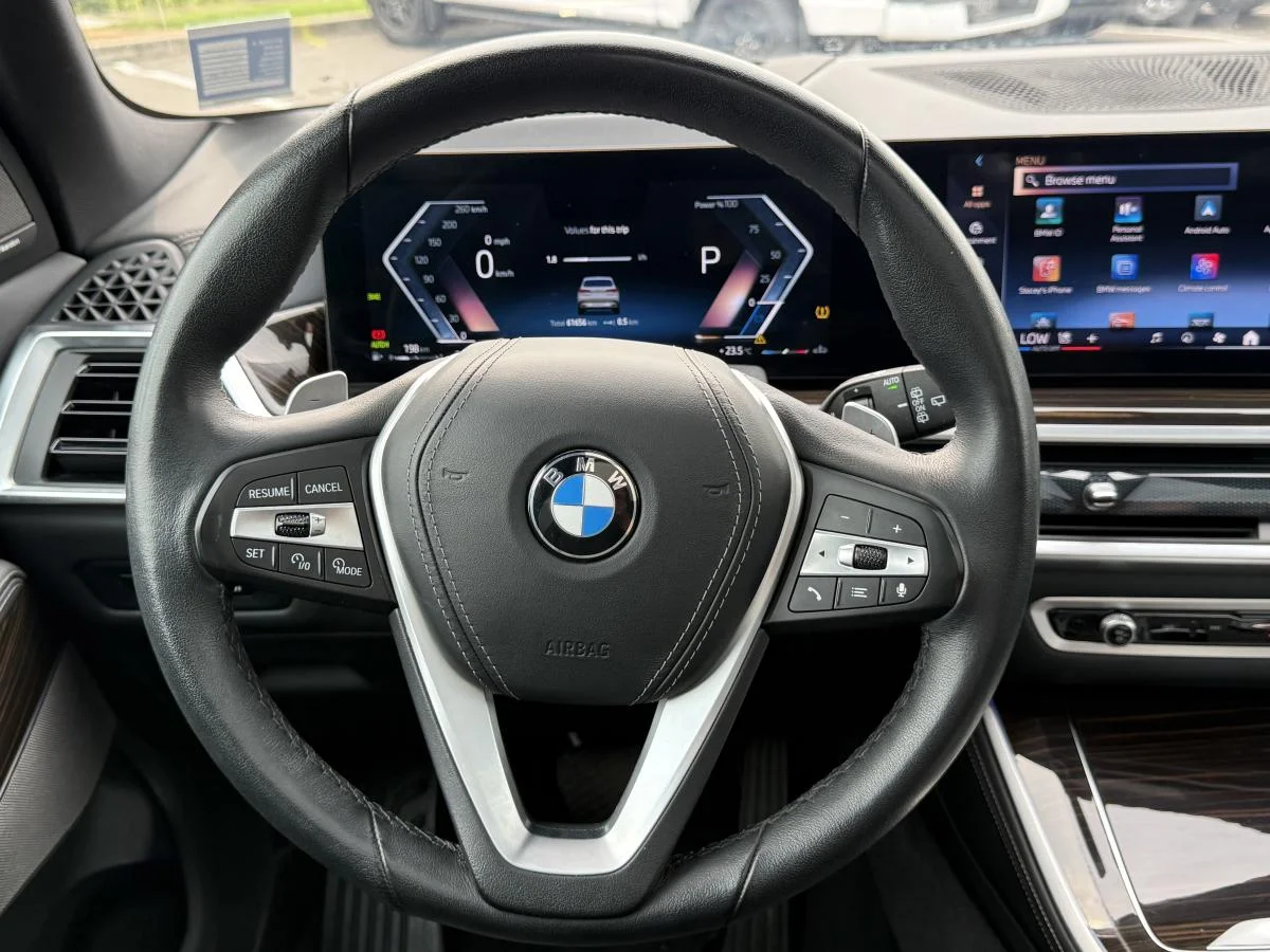Used 2024 White BMW xDrive40i Sports Activity Vehicle image 32