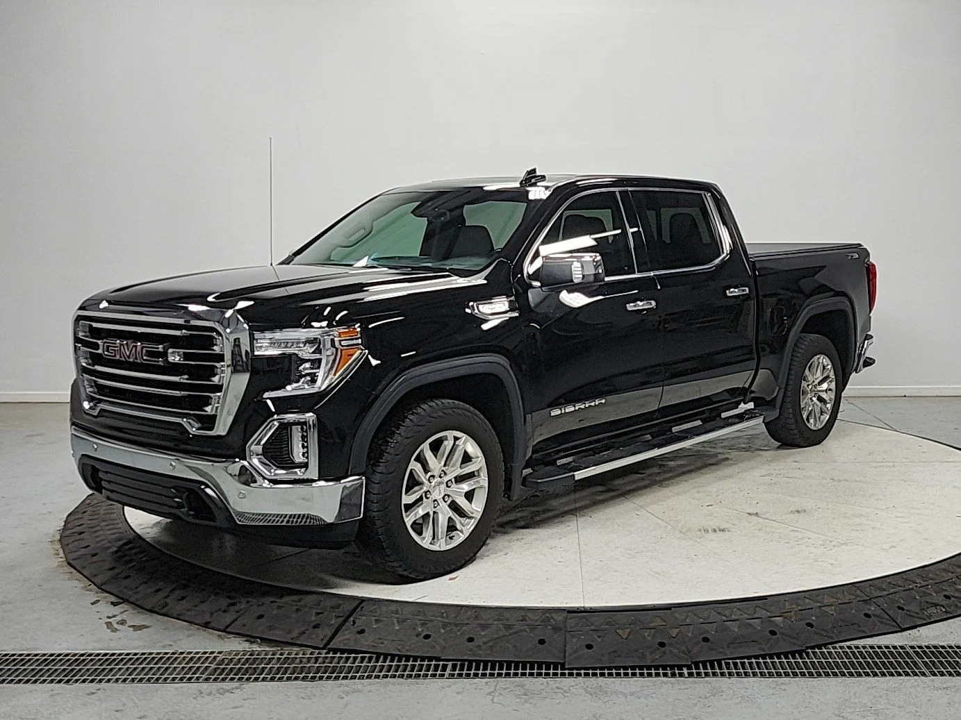 Used 2021 Black GMC SLT image 3
