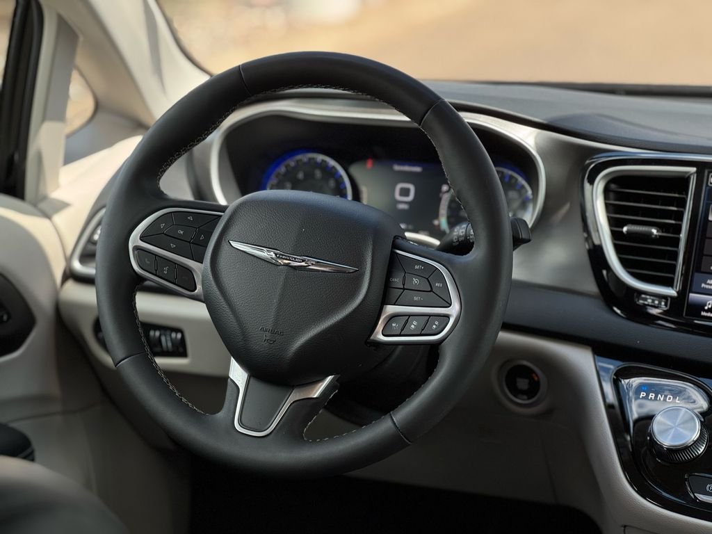 2024 Chrysler Pacifica Touring L - Photo 18
