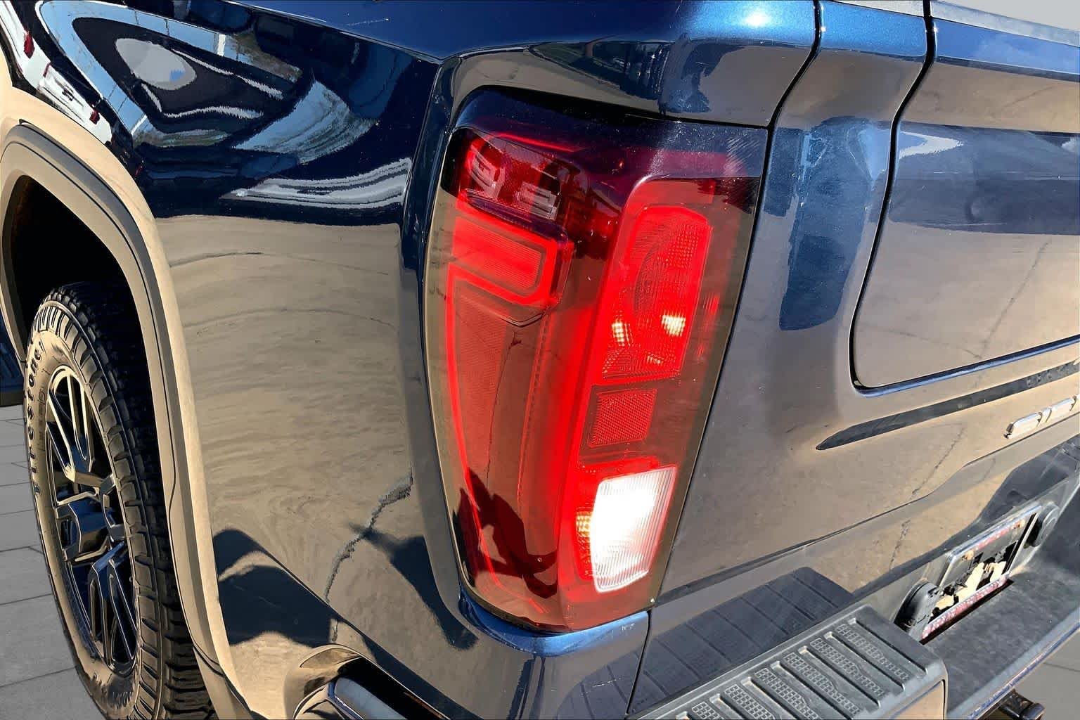 Used 2021 Pacific Blue Metallic GMC Elevation image 27
