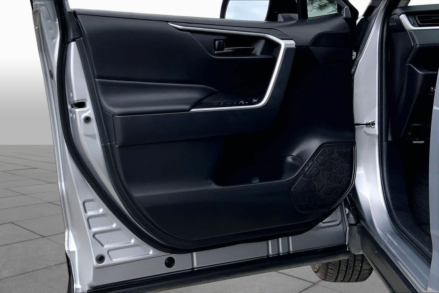 Used 2025 Silver Sky Metallic Toyota LE image 21