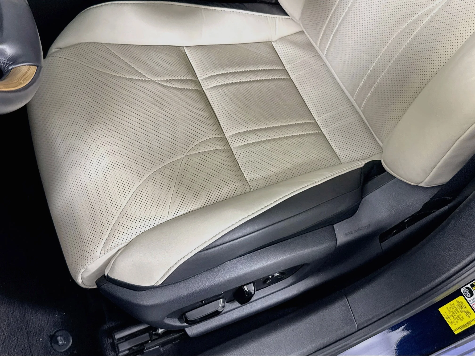 Certified Used 2025 Mica Lexus 300h Ultra Luxury image 21
