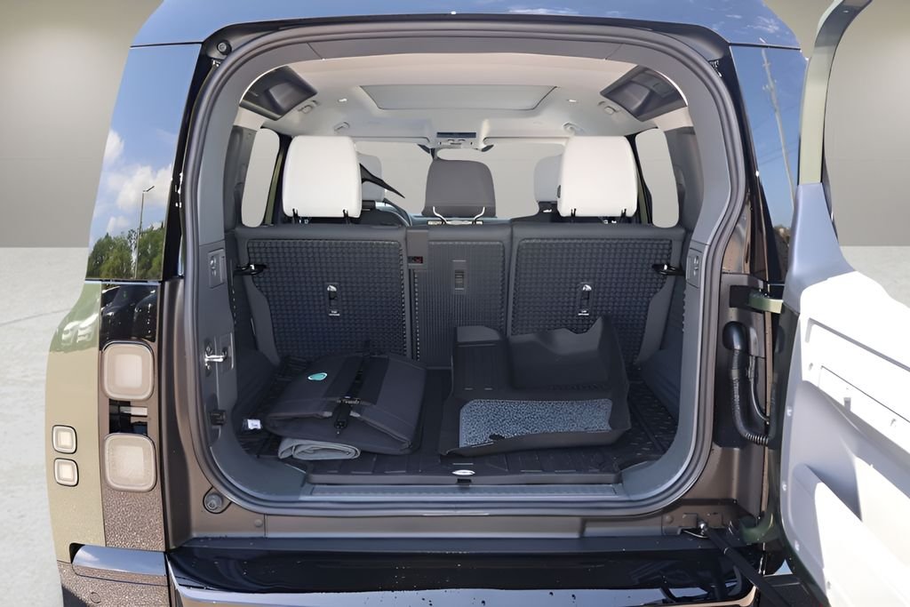 New 2026 Woolstone Green Land Rover X-Dynamic SE image 17