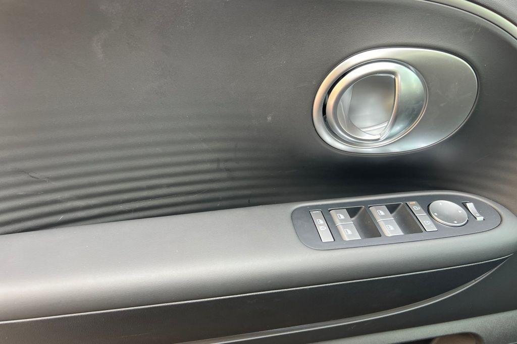 2026 Hyundai IONIQ 9 SE - Photo 8