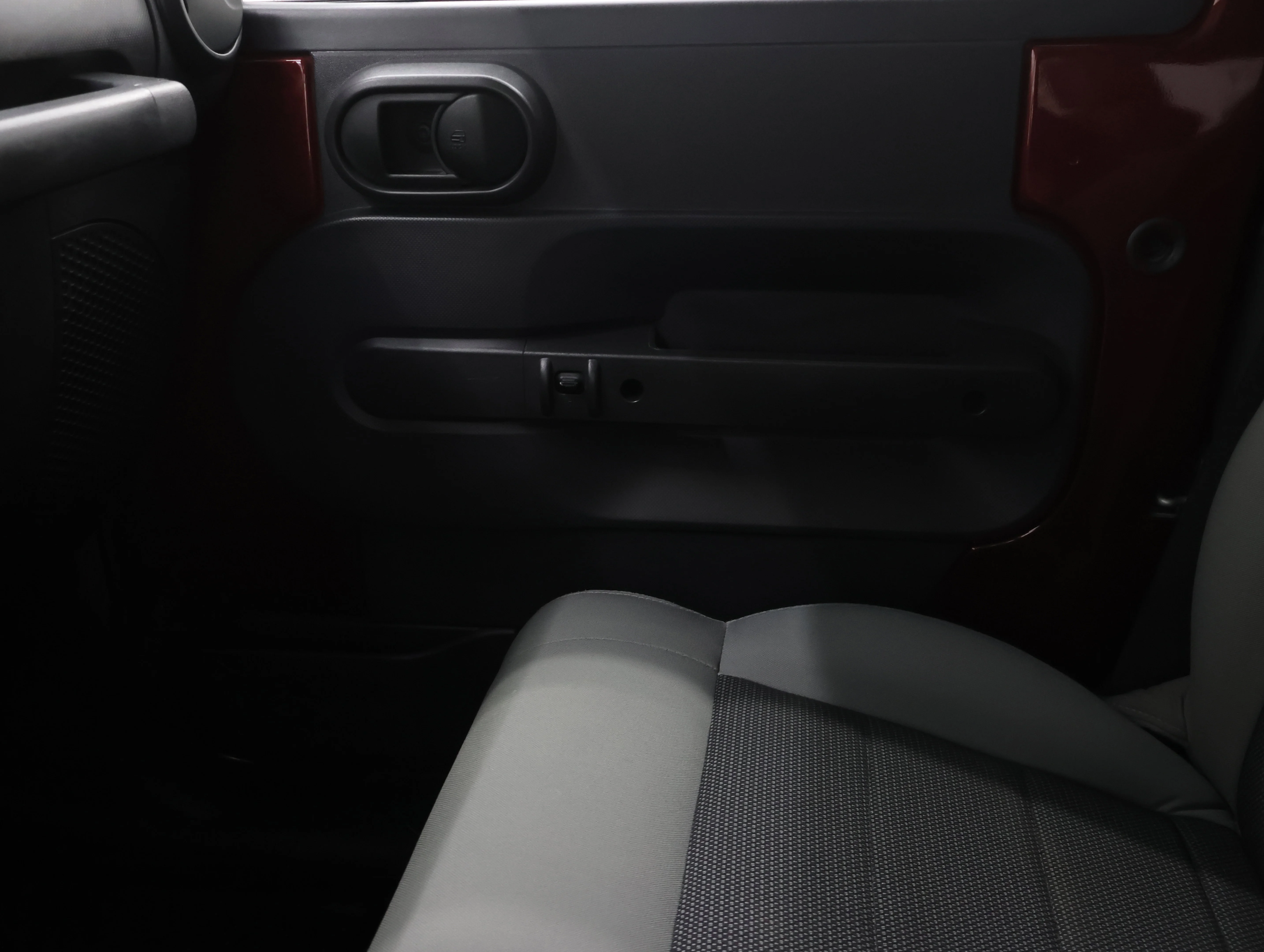 Used 2009 Red Rock Crystal Pearl Jeep X image 12