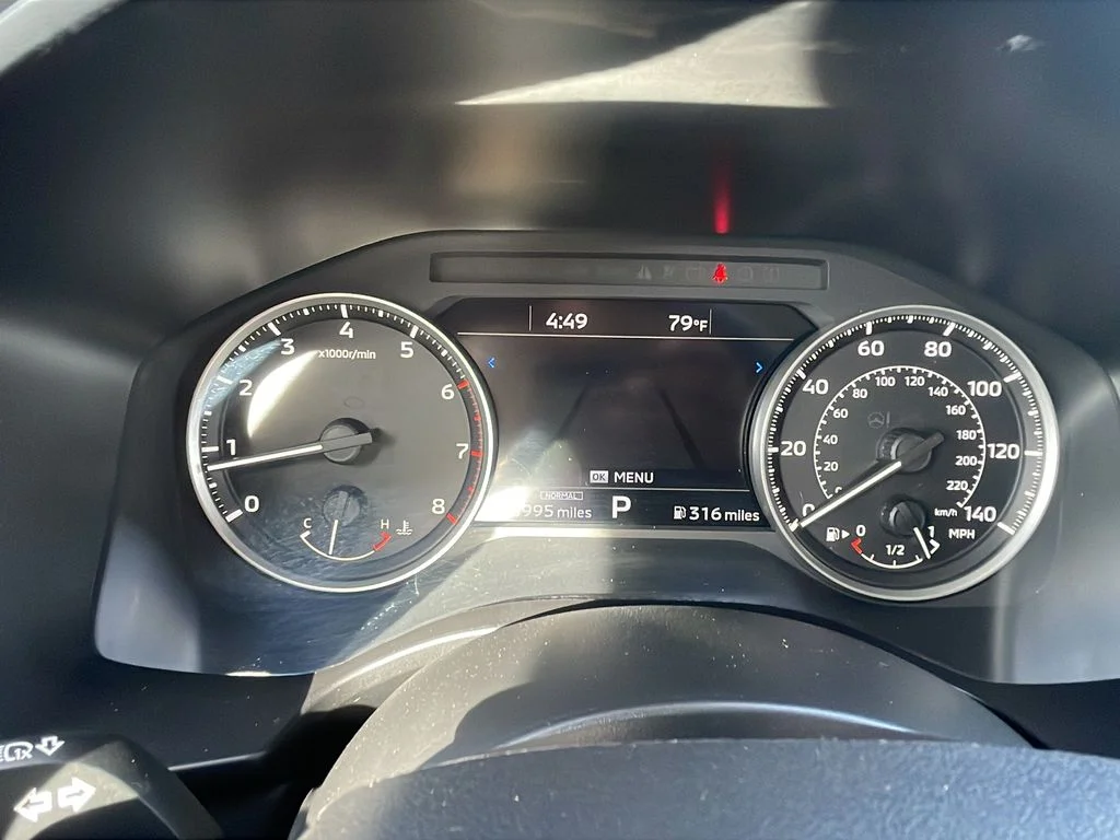 Used 2024 Silver Mitsubishi SE image 13