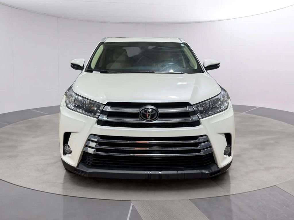 Used 2019 White Toyota XLE image 8