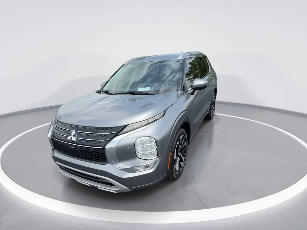 Used 2022 Gray Mitsubishi SEL image 4