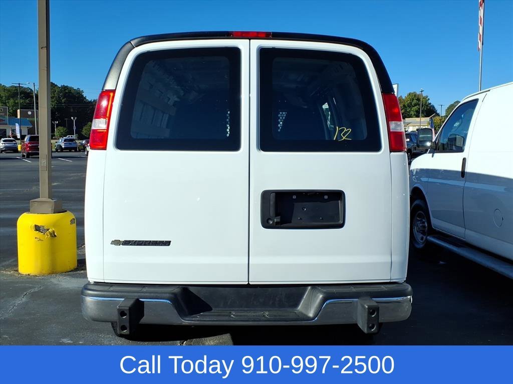 Used 2025 Summit White Chevrolet WT image 5