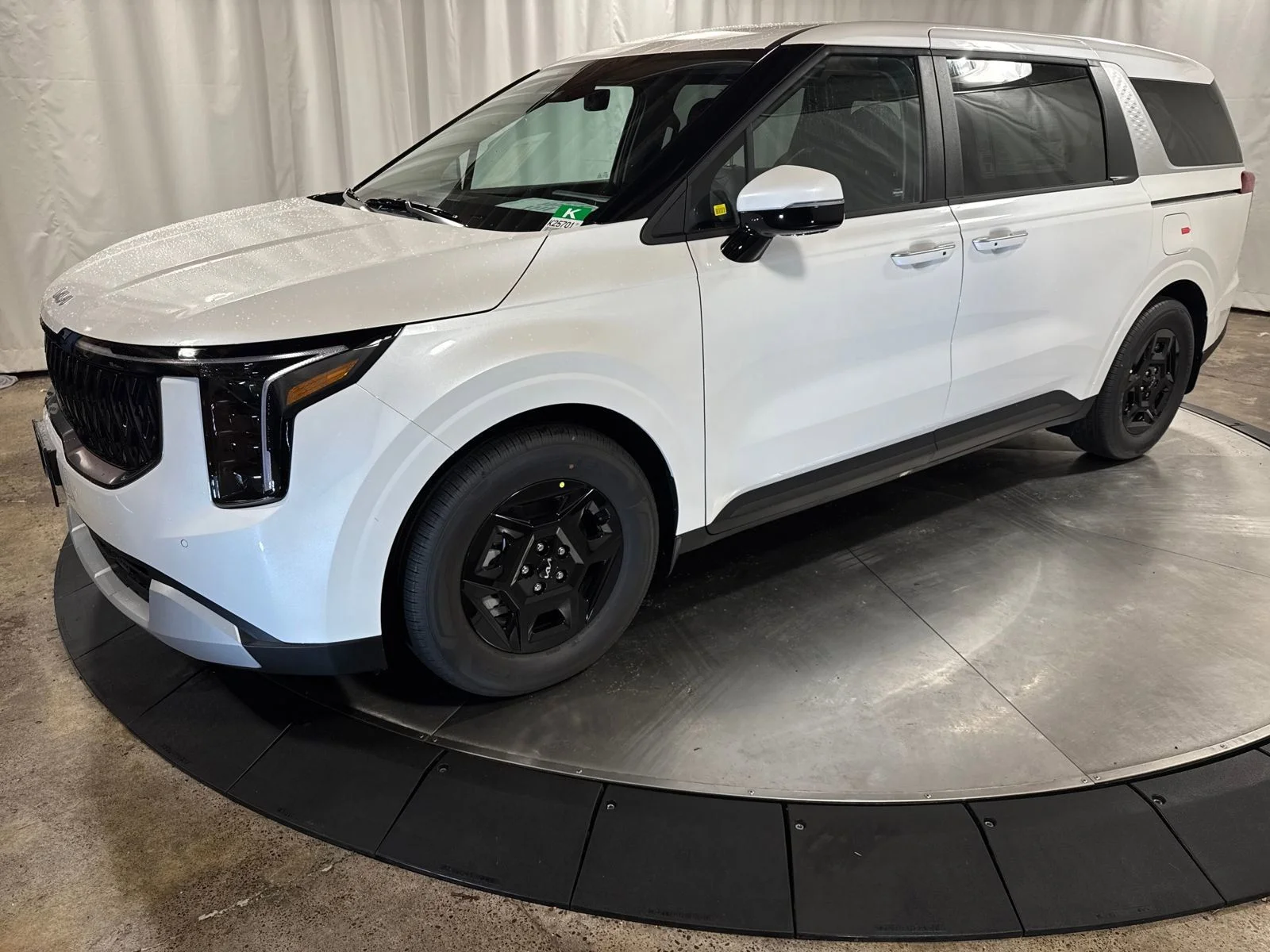2026 Kia Sedona LXS's photo