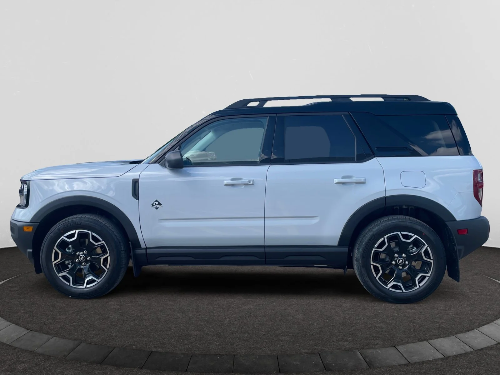 New 2026 Space White Metallic Ford Outer Banks image 2