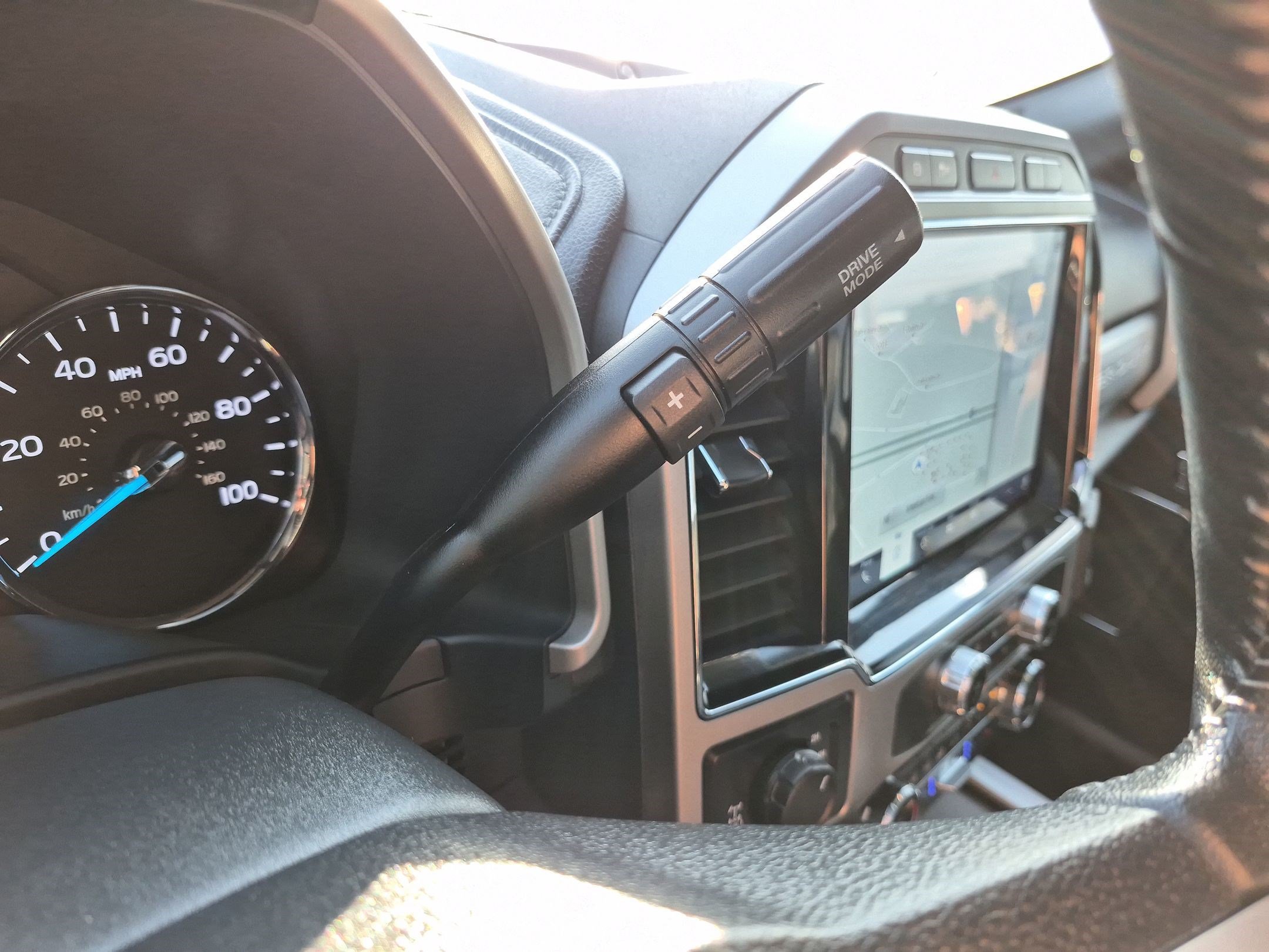 Used 2022 Gray Metallic Ford LARIAT image 26