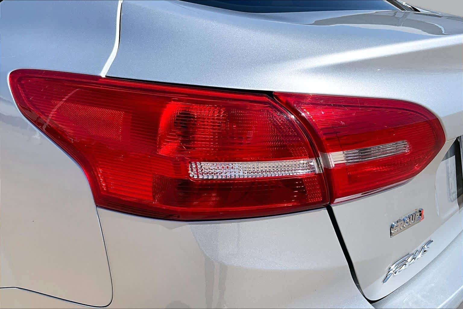 Used 2015 Ingot Silver Ford S image 27