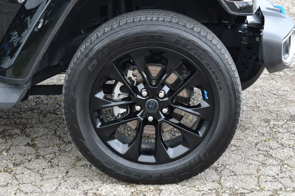 Certified Used 2022 Black Clearcoat Jeep Unlimited Sahara 4xe image 4
