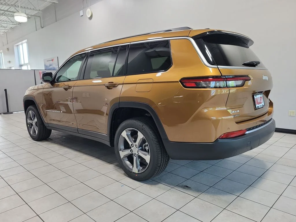 New 2026 Copper Shino Metallic Clear-Coat Exterior Paint Jeep Limited image 5
