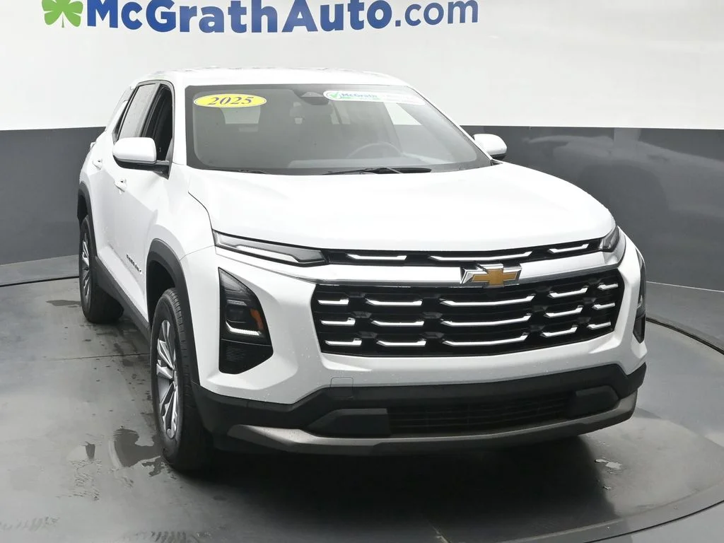 Used 2025 White Chevrolet LT image 5