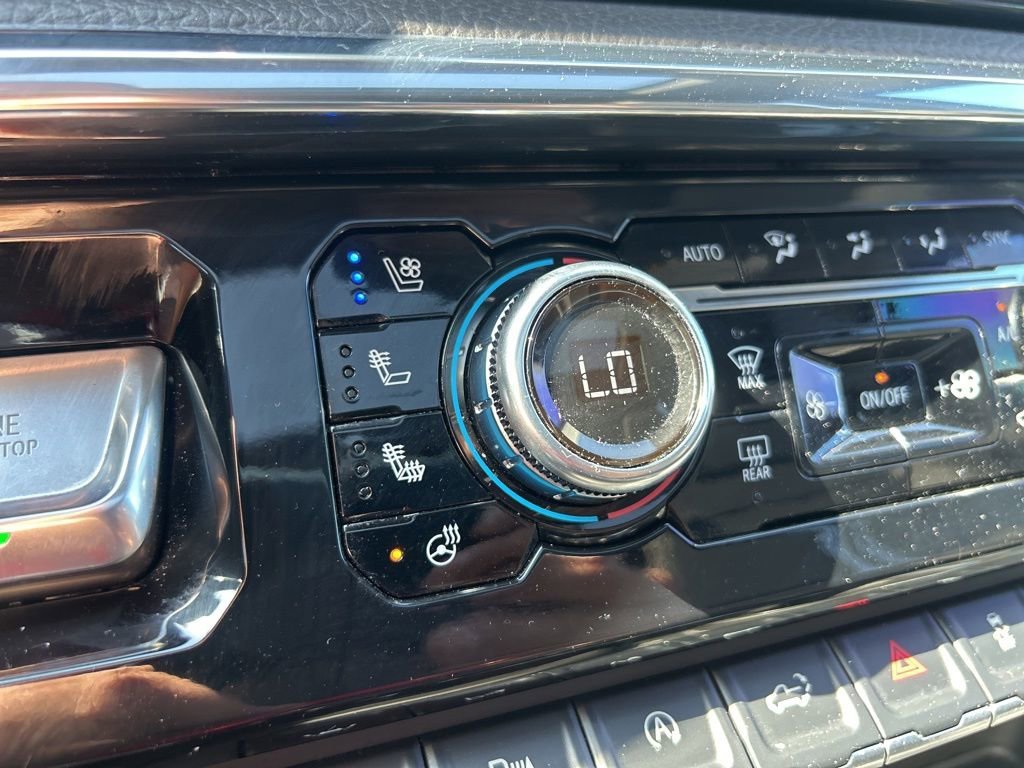 Used 2024 Onyx Black GMC Denali image 40