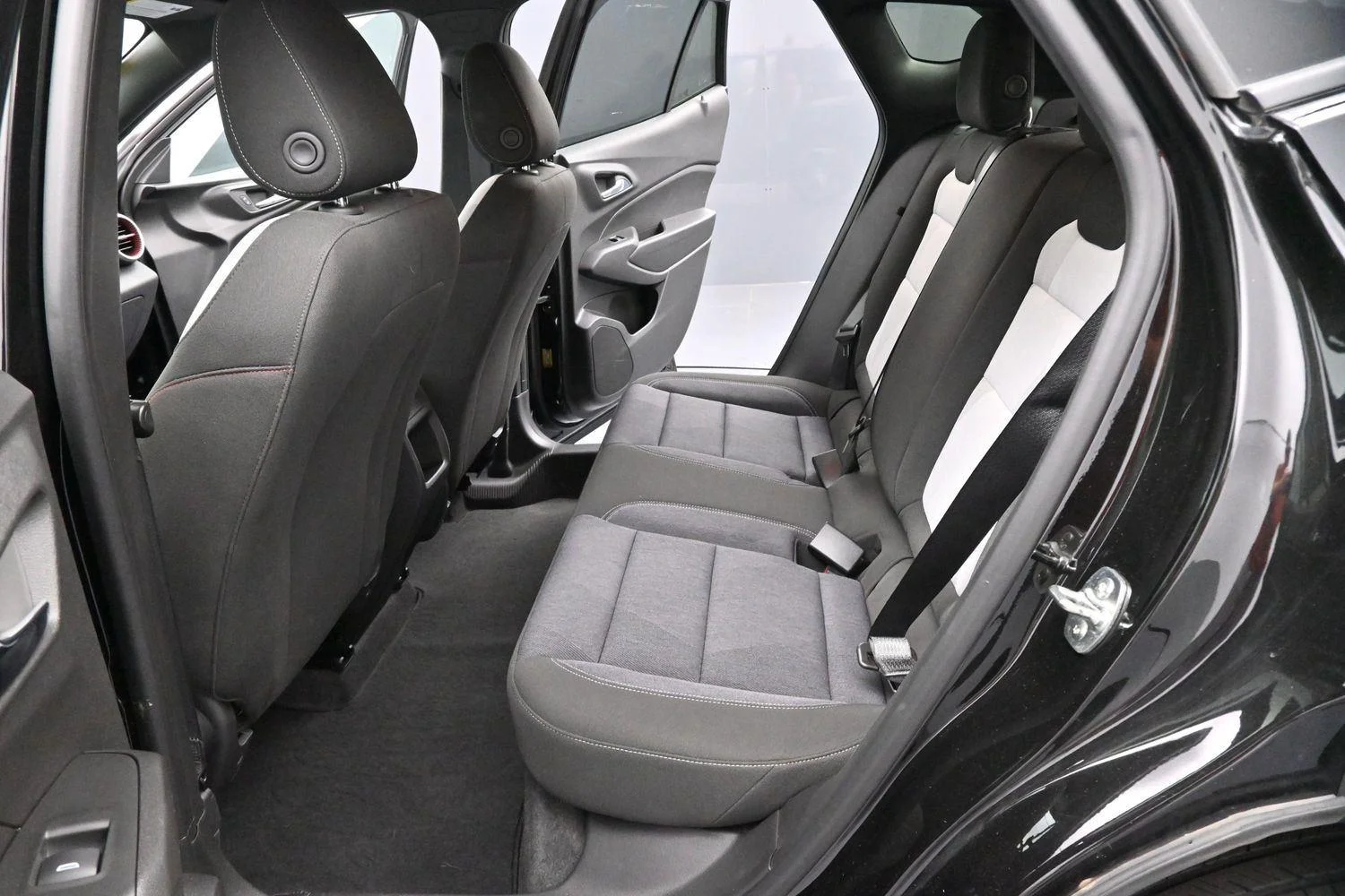 Used 2024 Mosaic Black Metallic Chevrolet 1RS image 26