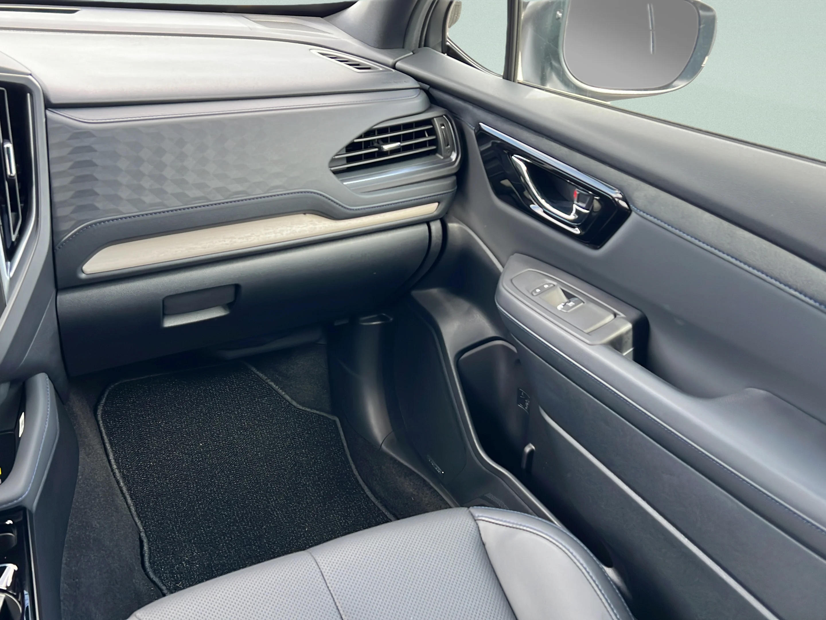 Used 2026 Ice Silver Metallic Subaru Limited image 16