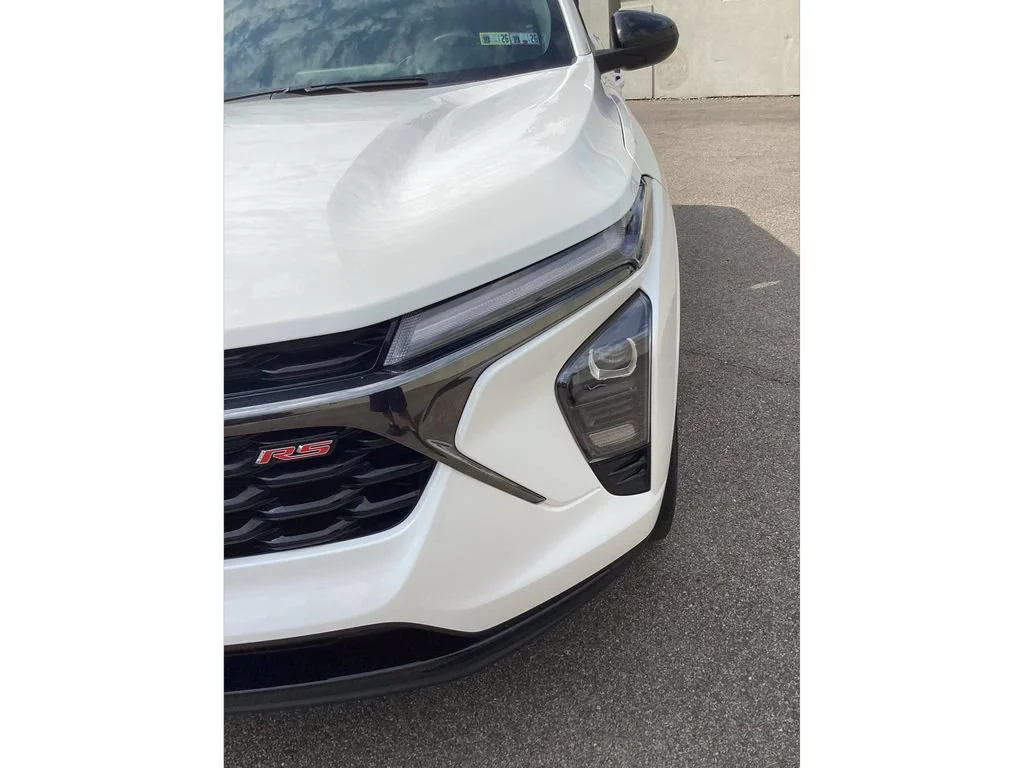 Used 2024 Summit White Chevrolet 2RS image 29