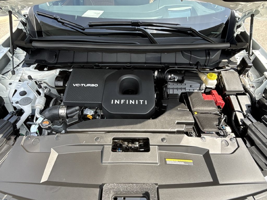 New 2027 2T RAD WHT INFINITI Autograph AWD image 18
