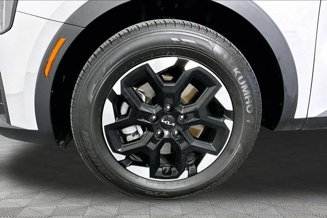 Certified Used 2025 Gray Kia S image 33