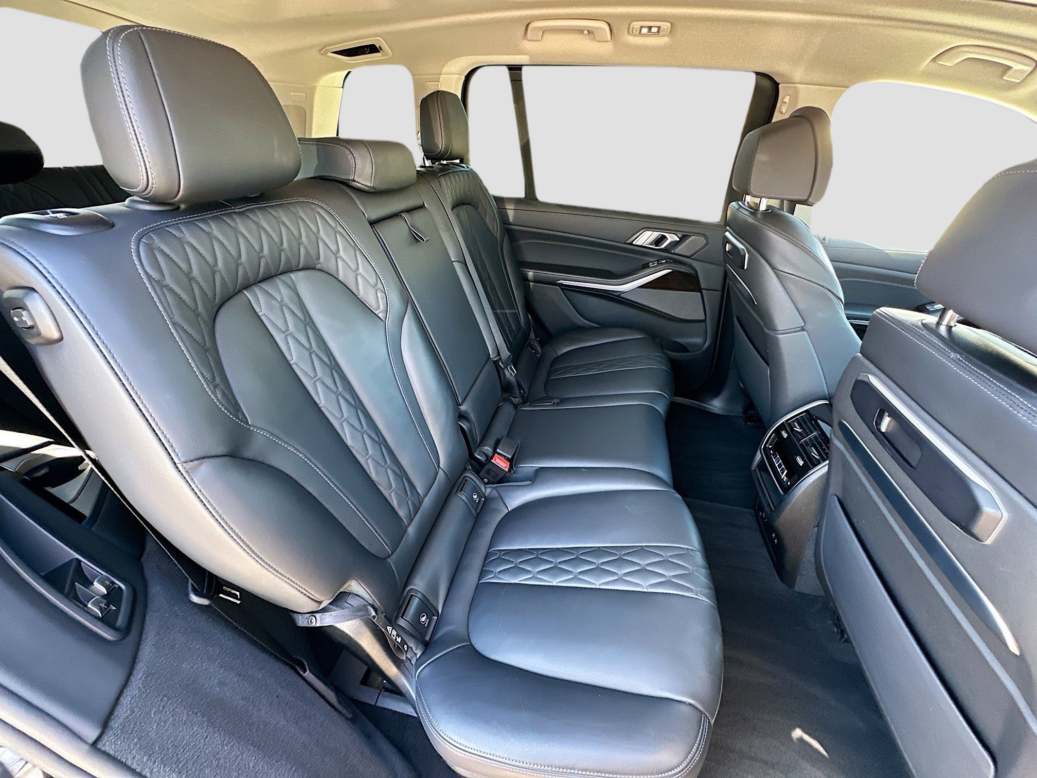 Used 2025 Black Sapphire Metallic BMW xDrive40i image 29