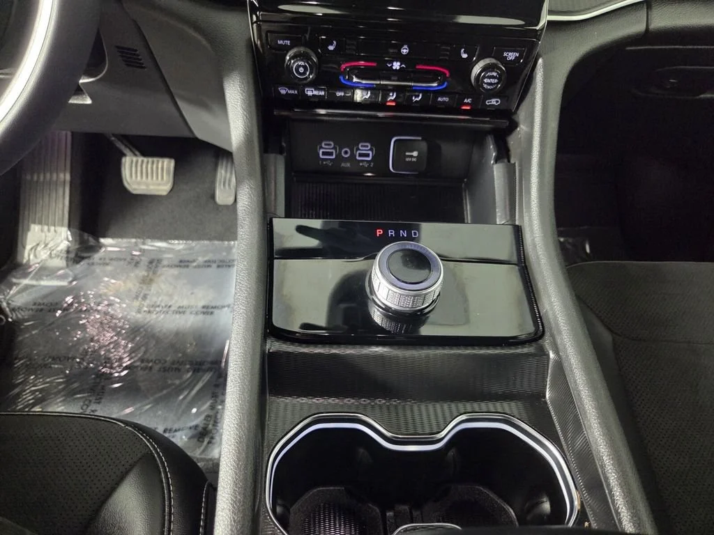 Used 2025 Silver Zynith Jeep Altitude image 16