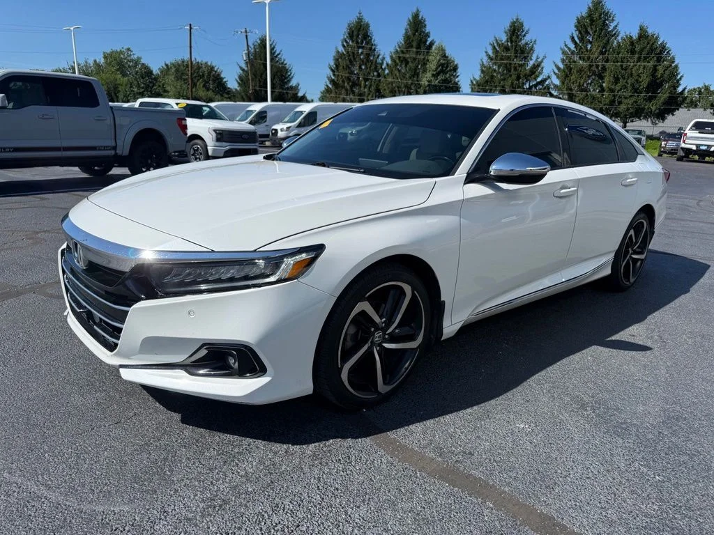 Used 2021  Honda EX-L image 2