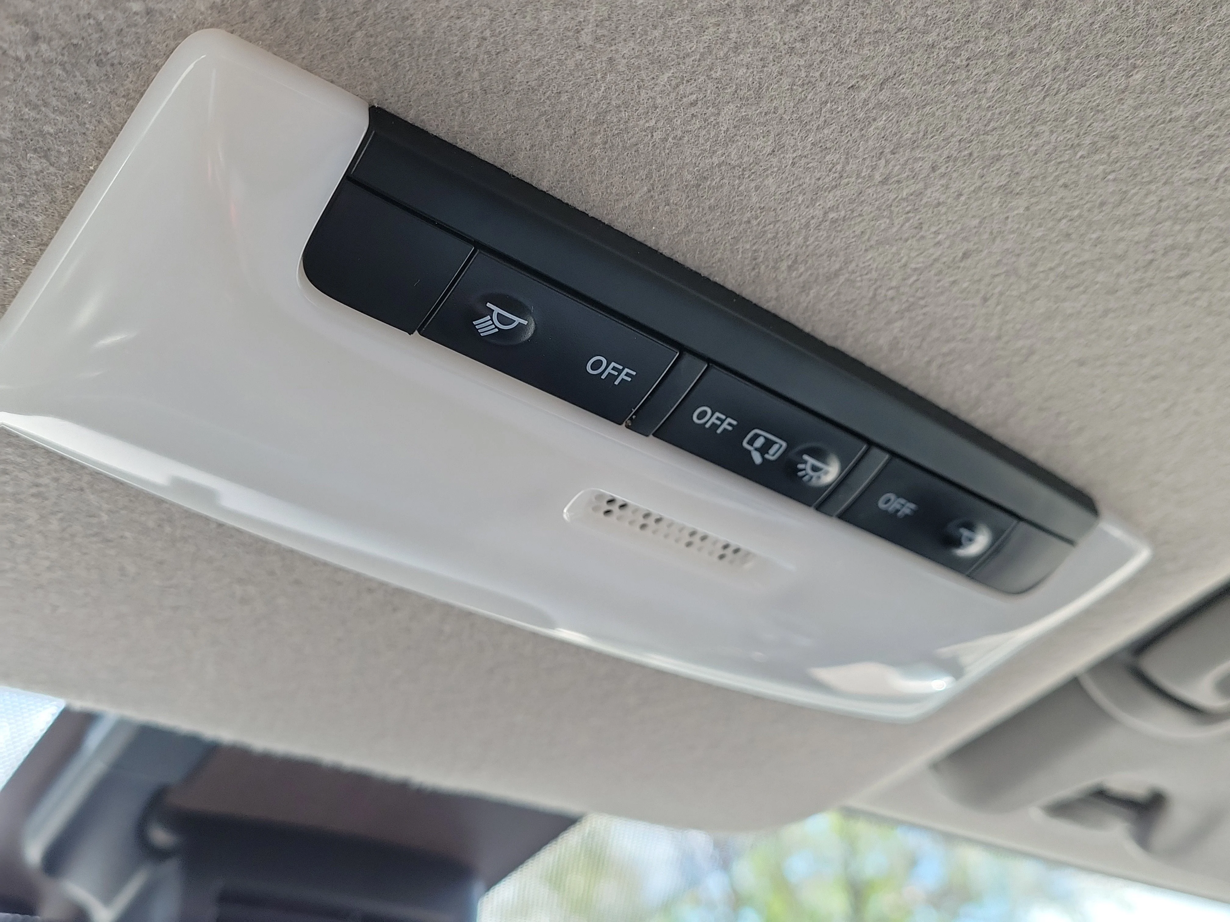 Used 2025 Aspen White Tricoat Nissan SV image 29