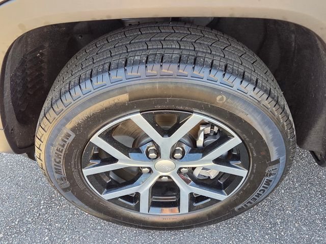 Used 2025 Gray Jeep Limited image 18