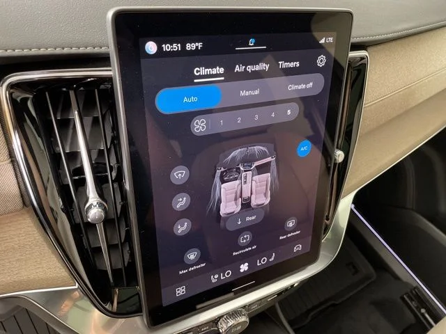 2025 Volvo XC90 Core - Photo 28