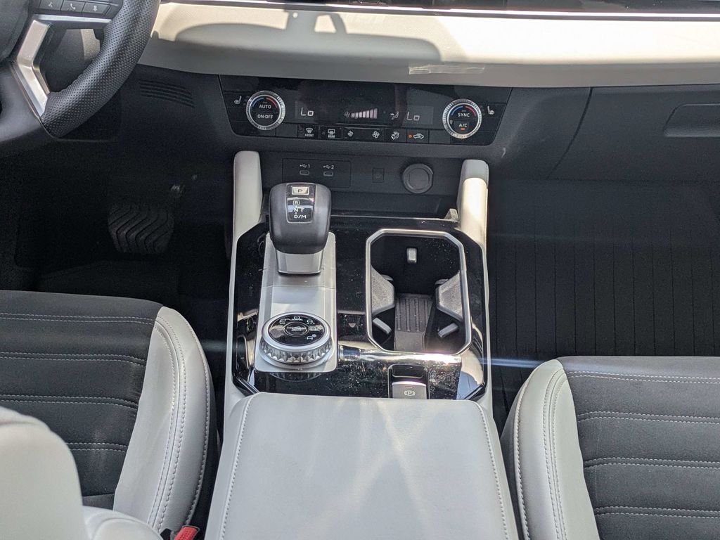 Used 2025  Mitsubishi SE image 20