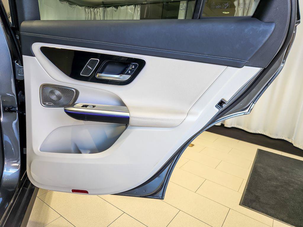 Used 2023 Selenite Gray Metallic Mercedes-Benz GLC 300 image 21