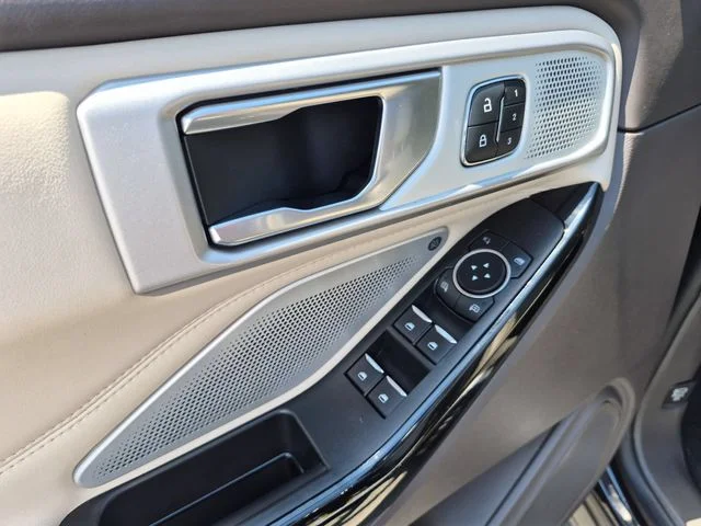 Used 2022 Black Ford Platinum image 13