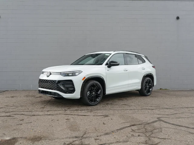 2026 Volkswagen Tiguan 2.0T SE R-Line Black