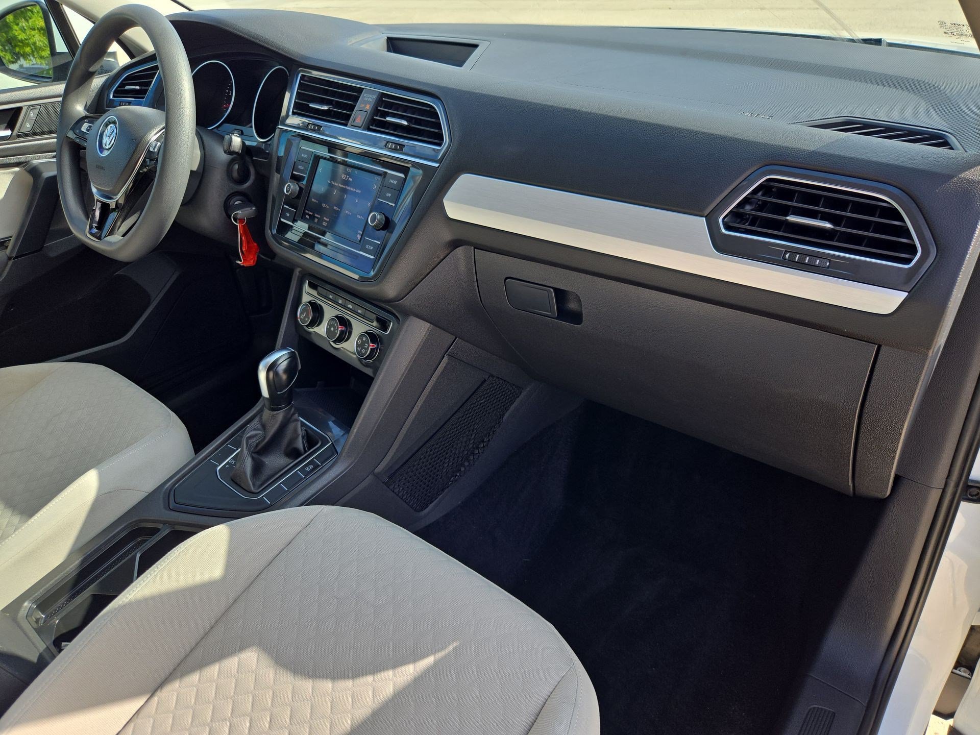 Used 2019 Pure White Volkswagen S image 29