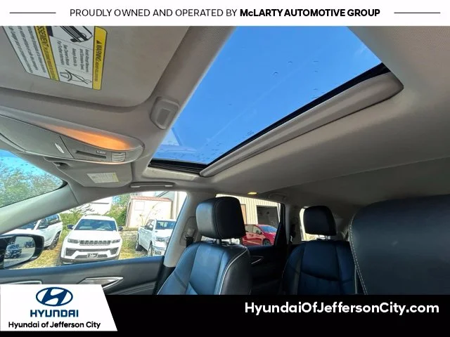 Used 2019 Red INFINITI LUXE image 24