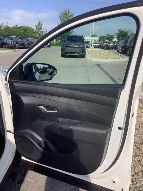 New 2026 White Hyundai SE image 24
